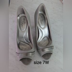 Dexflex Comfort Women's Gray Peep Toe Heels